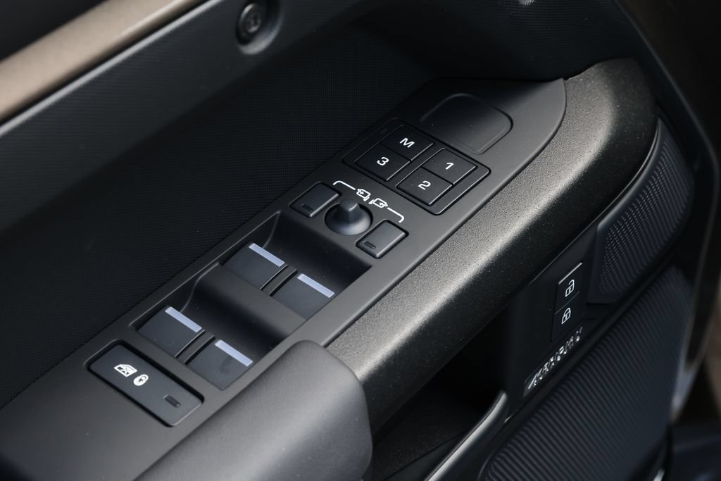 New 2026 Land Rover Defender 110 OCTA AWD/4WD image 25