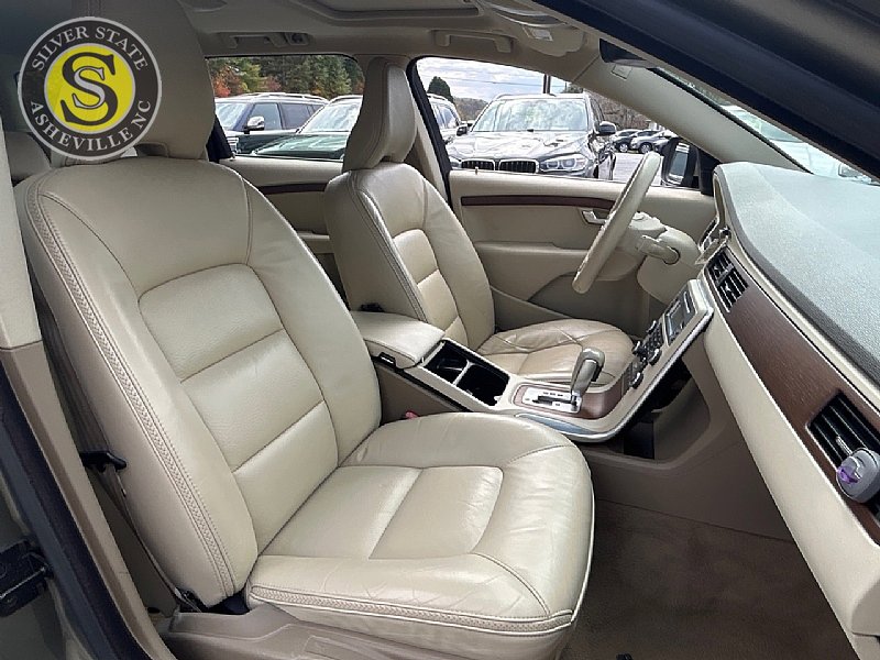 Used 2011 Volvo XC70 3.2 image 17