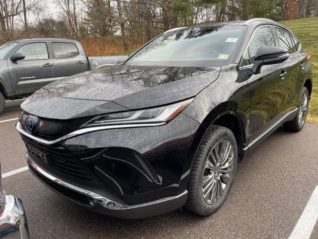 Used 2024 Toyota Venza image 2