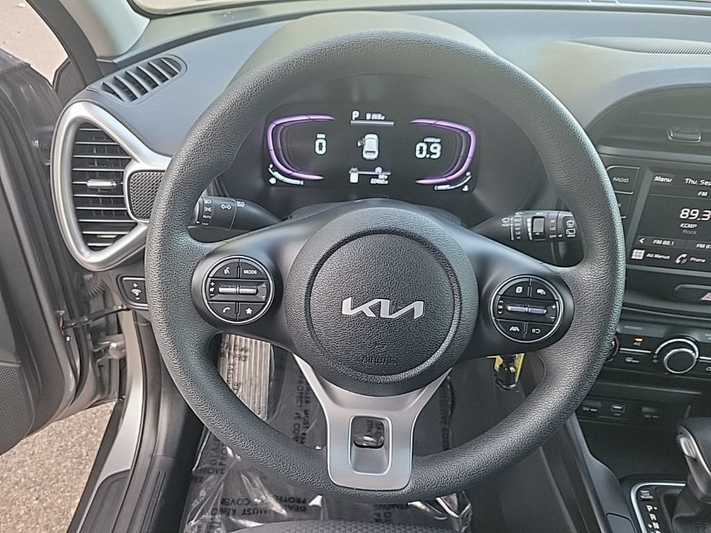 Used 2025 Kia Soul LX w/ LX Technology Package FWD image 30