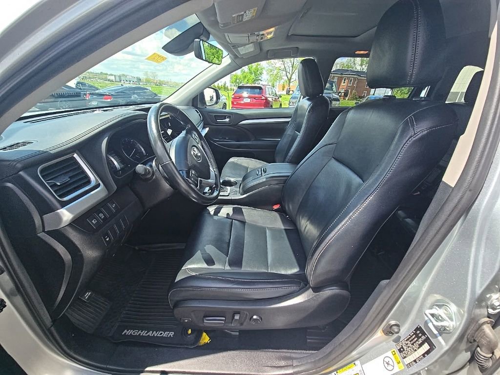 Used 2019 Toyota Highlander XLE AWD/4WD image 14