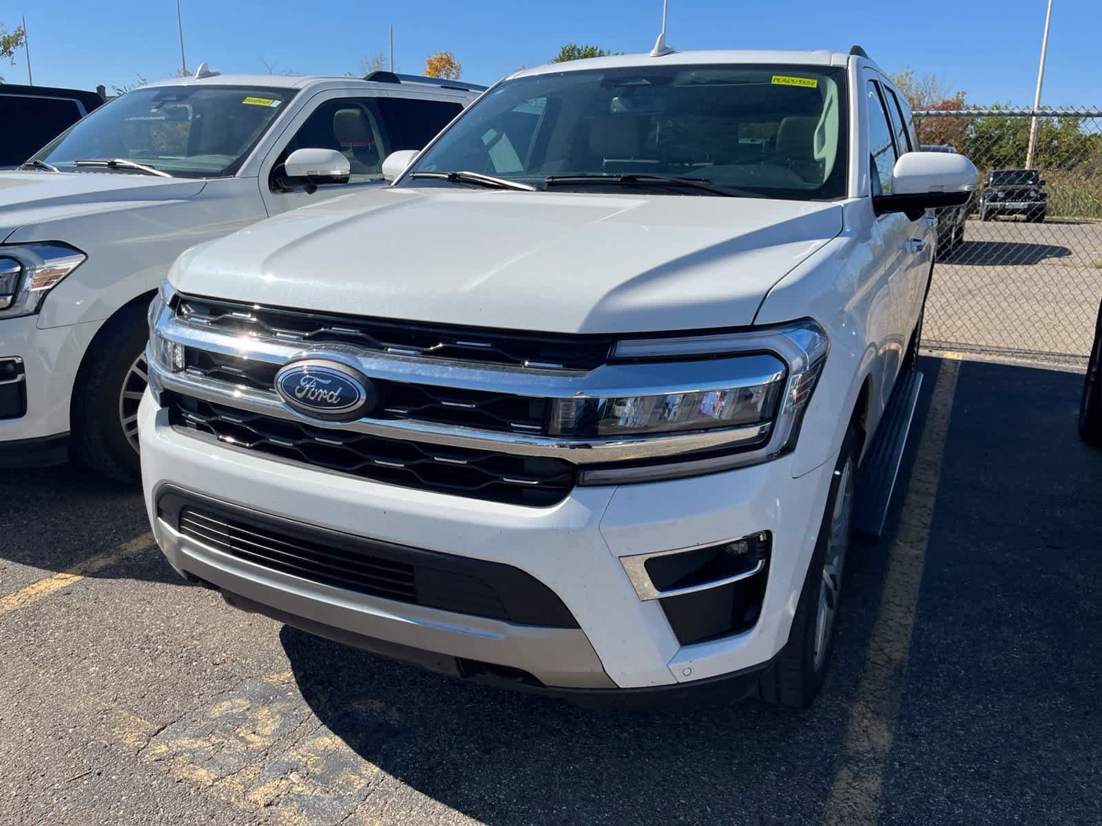 Used 2023 Ford Expedition Max Limited AWD/4WD image 3