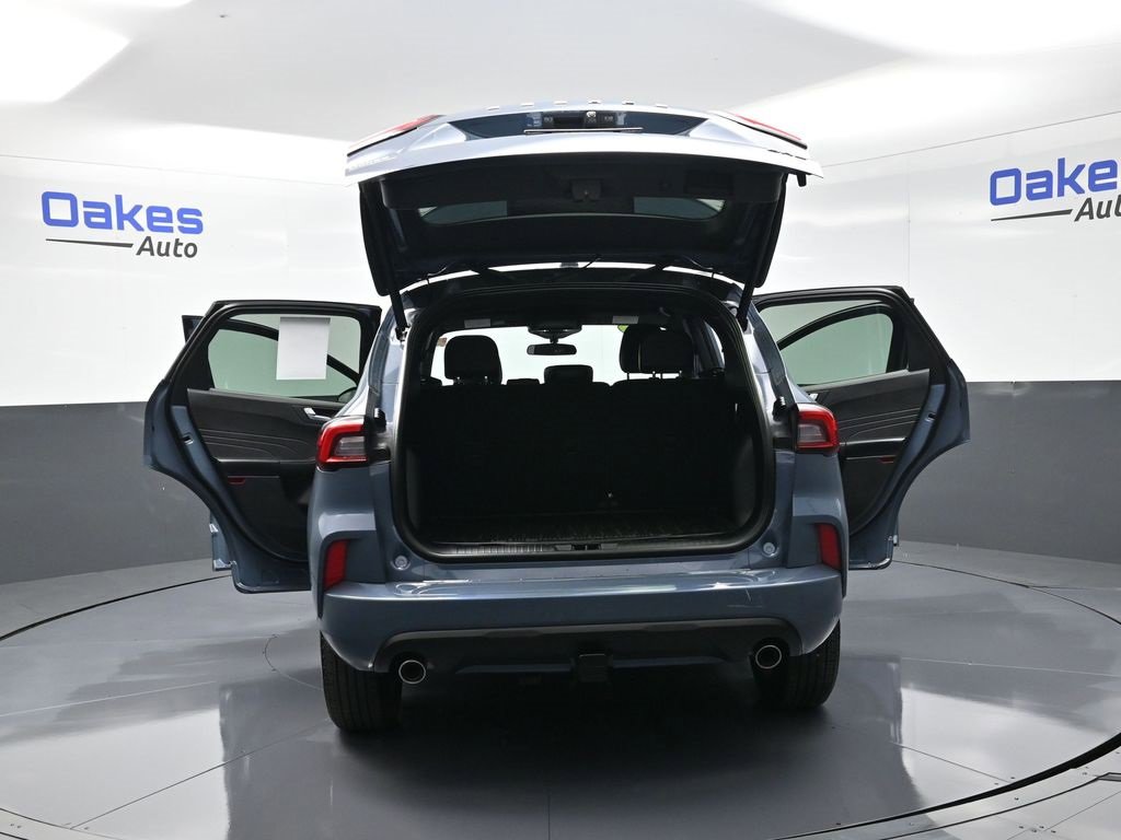 Used 2024 Ford Escape ST-Line Select w/ Class II Trailer Tow Package image 57