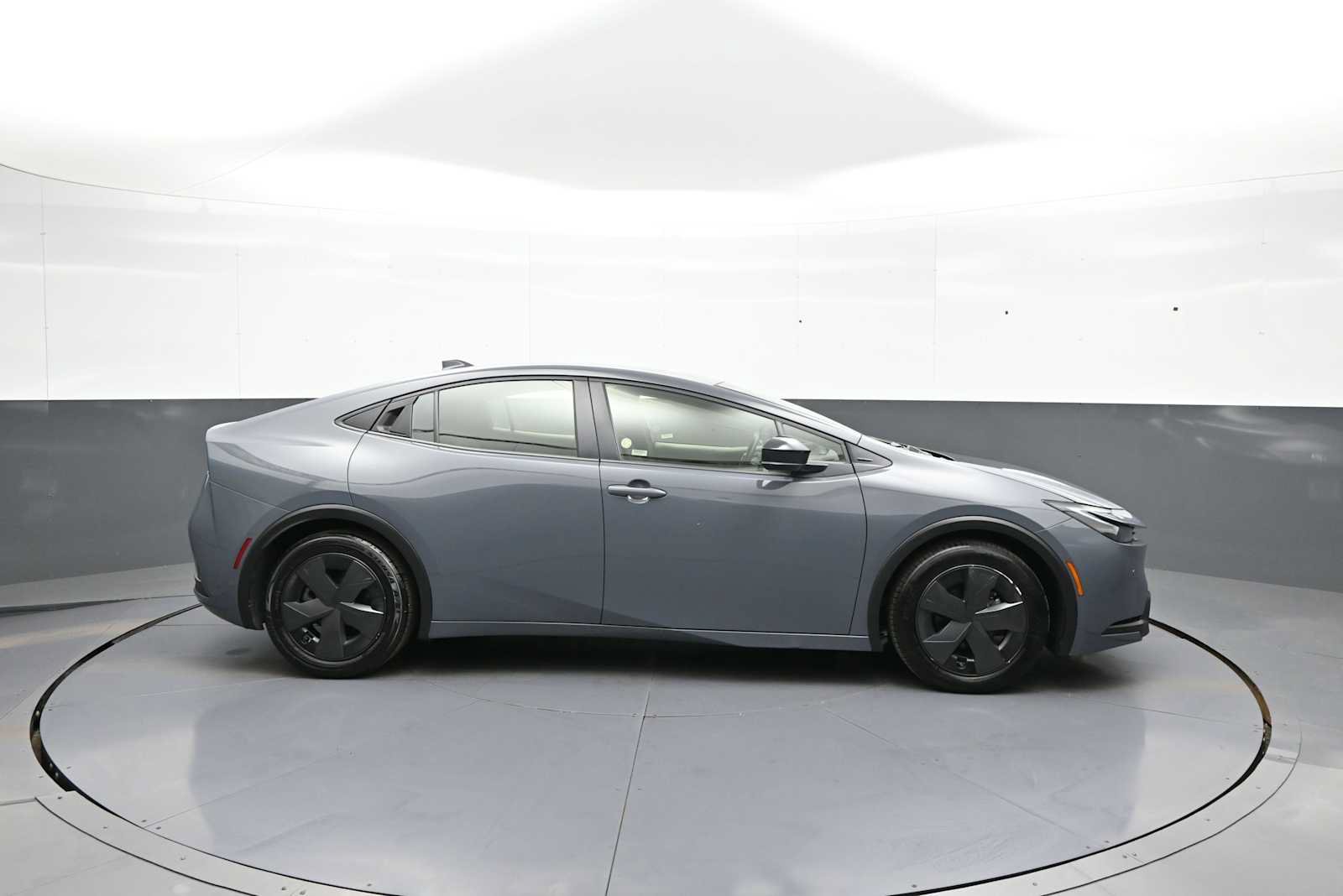 Certified 2025 Toyota Prius LE FWD image 5