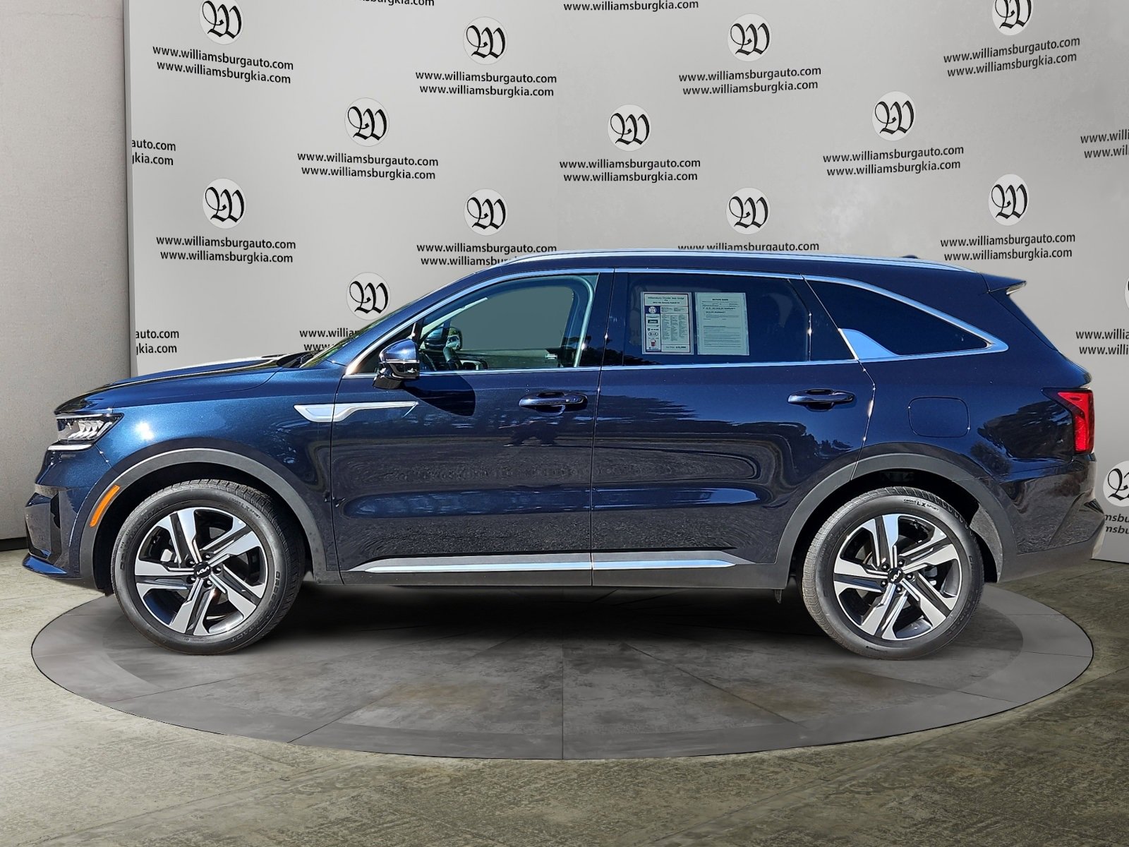 Used 2023 Kia Sorento EX image 2