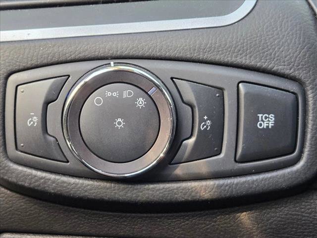 Used 2020 Ford Edge SE image 11