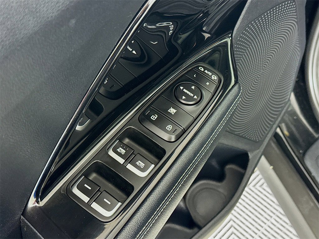 Used 2019 Kia Niro EX w/ Cold Weather Package 2.0 image 17