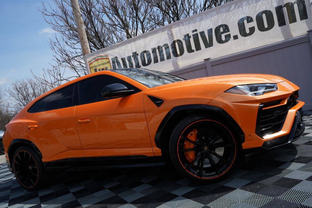 Used 2022 Lamborghini Urus AWD/4WD image 1