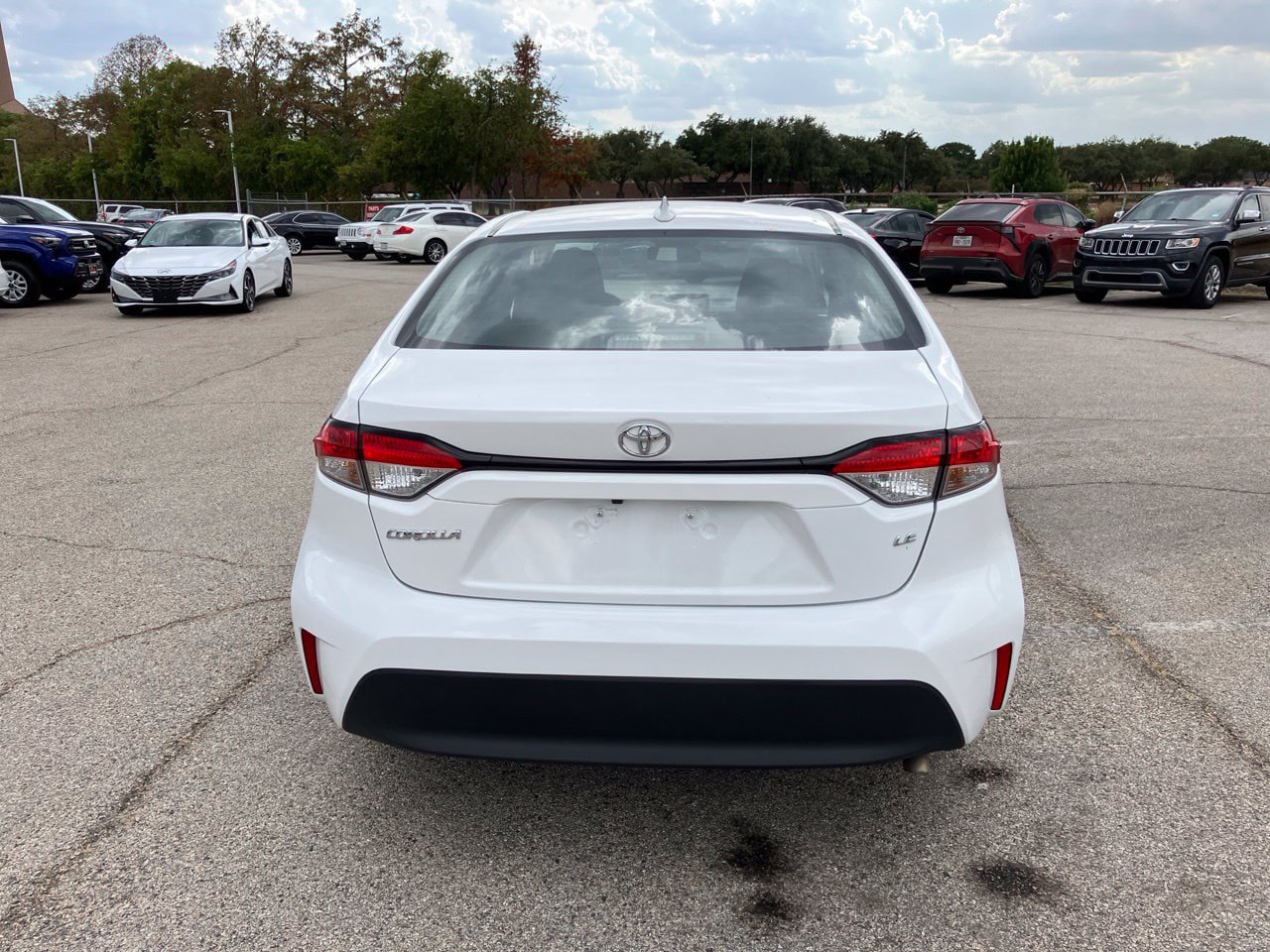 Used 2025 Toyota Corolla LE FWD image 5