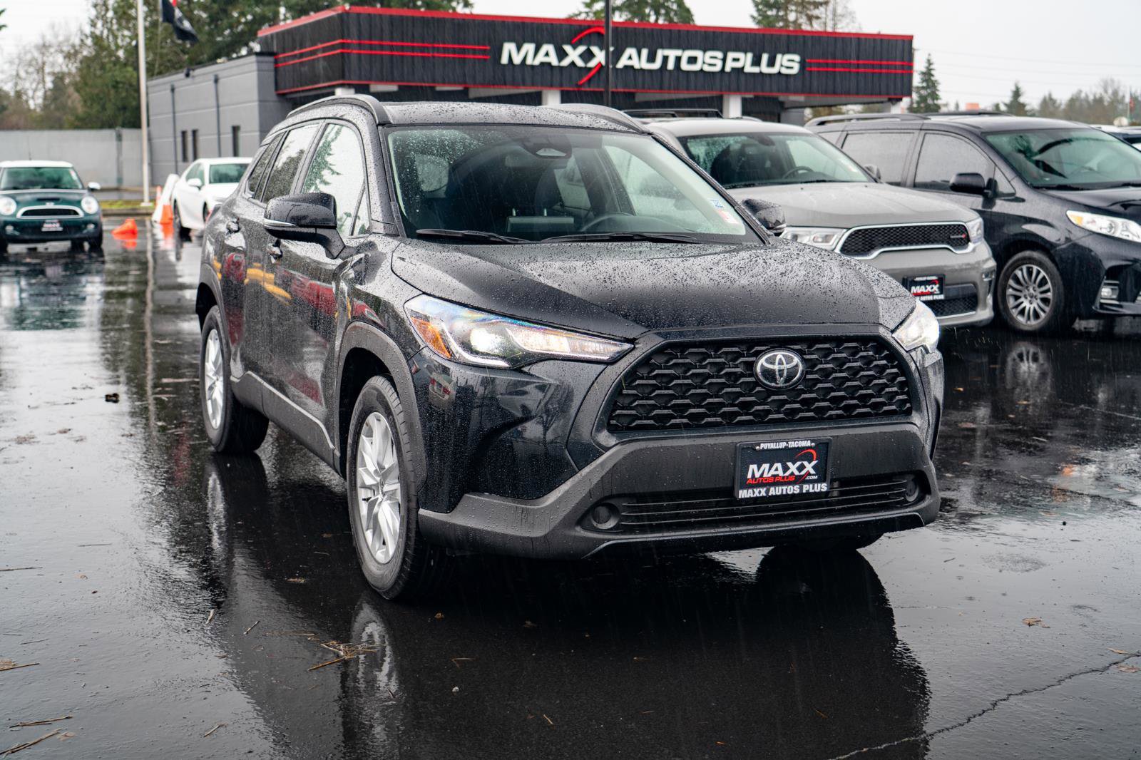 Used 2025 Toyota Corolla Cross LE image 2
