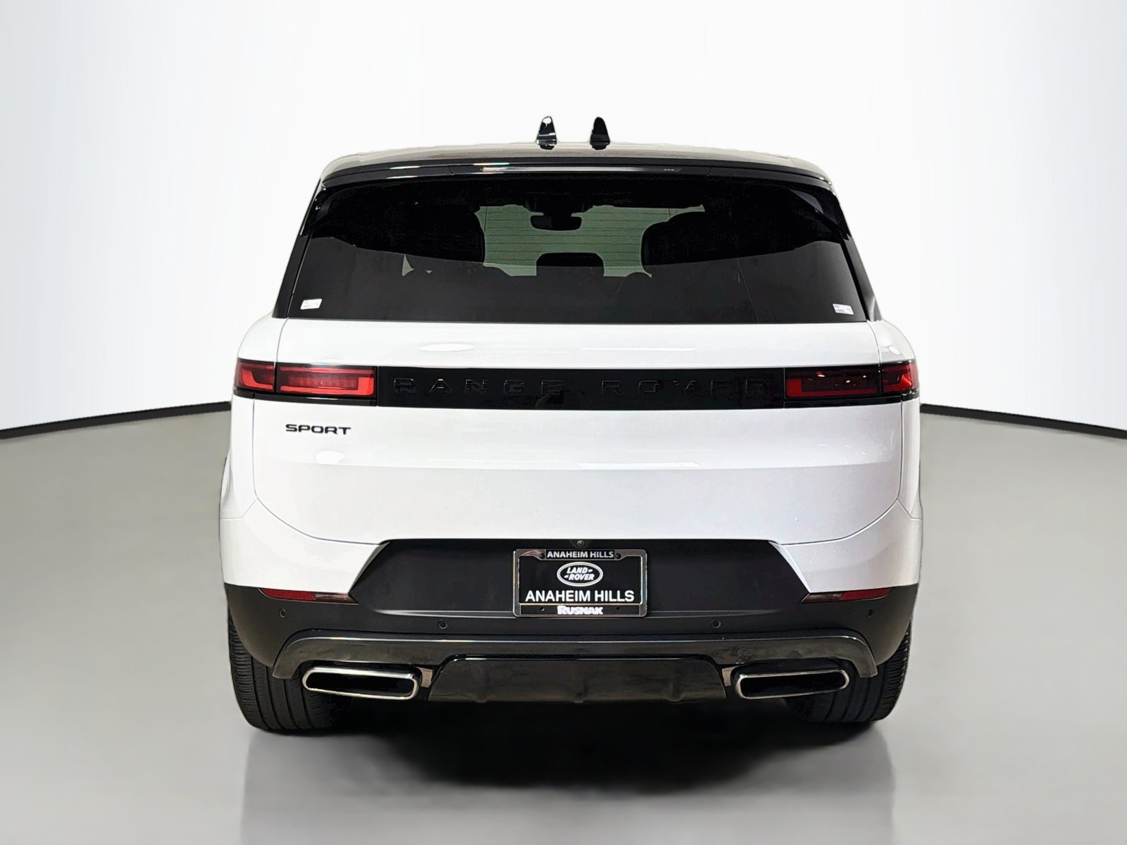 Used 2024 Land Rover Range Rover Sport SE AWD/4WD image 4