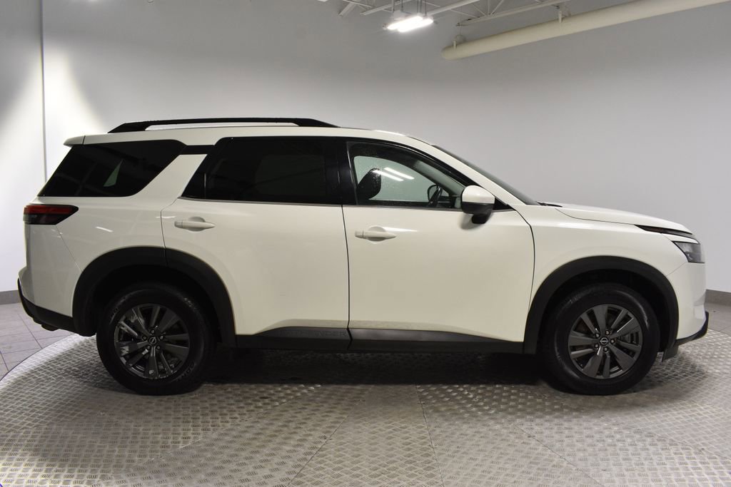 Used 2023 Nissan Pathfinder SV image 6