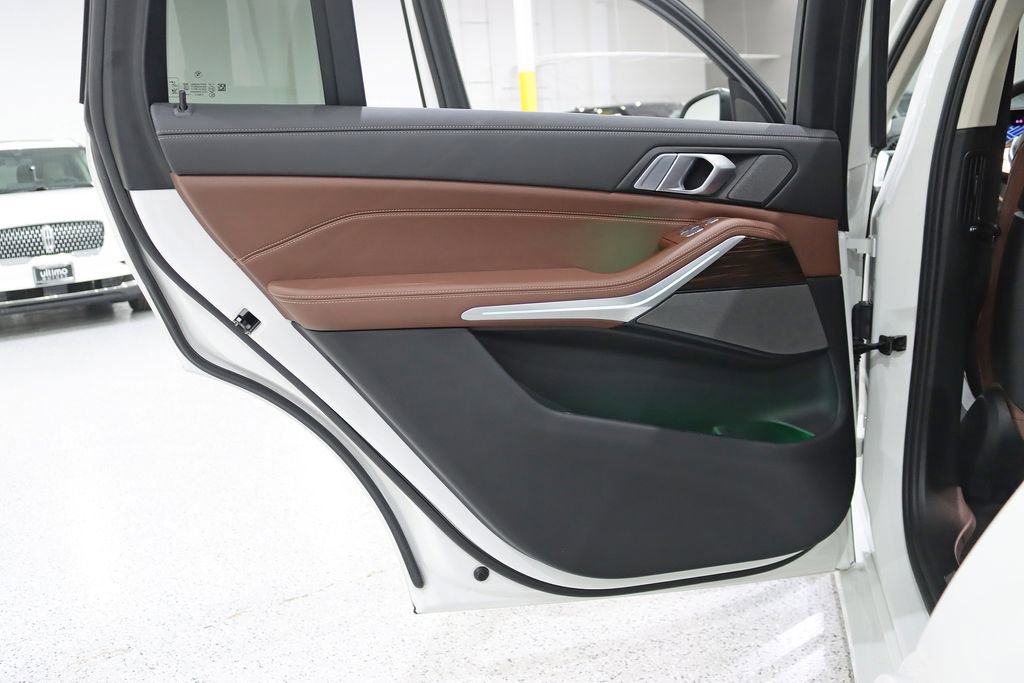 Used 2024 BMW X7 xDrive40i image 41