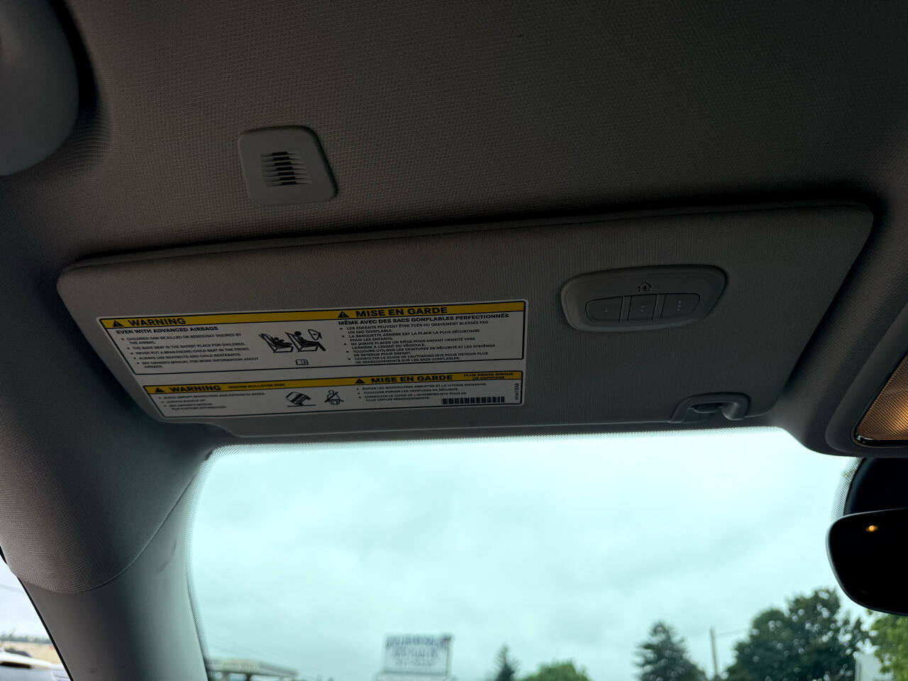 Used 2019 Jeep Cherokee Limited image 32