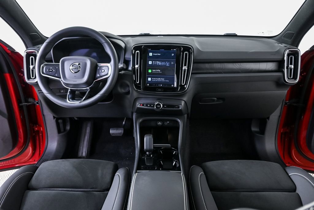 Used 2023 Volvo C40 P8 Recharge Ultimate image 20