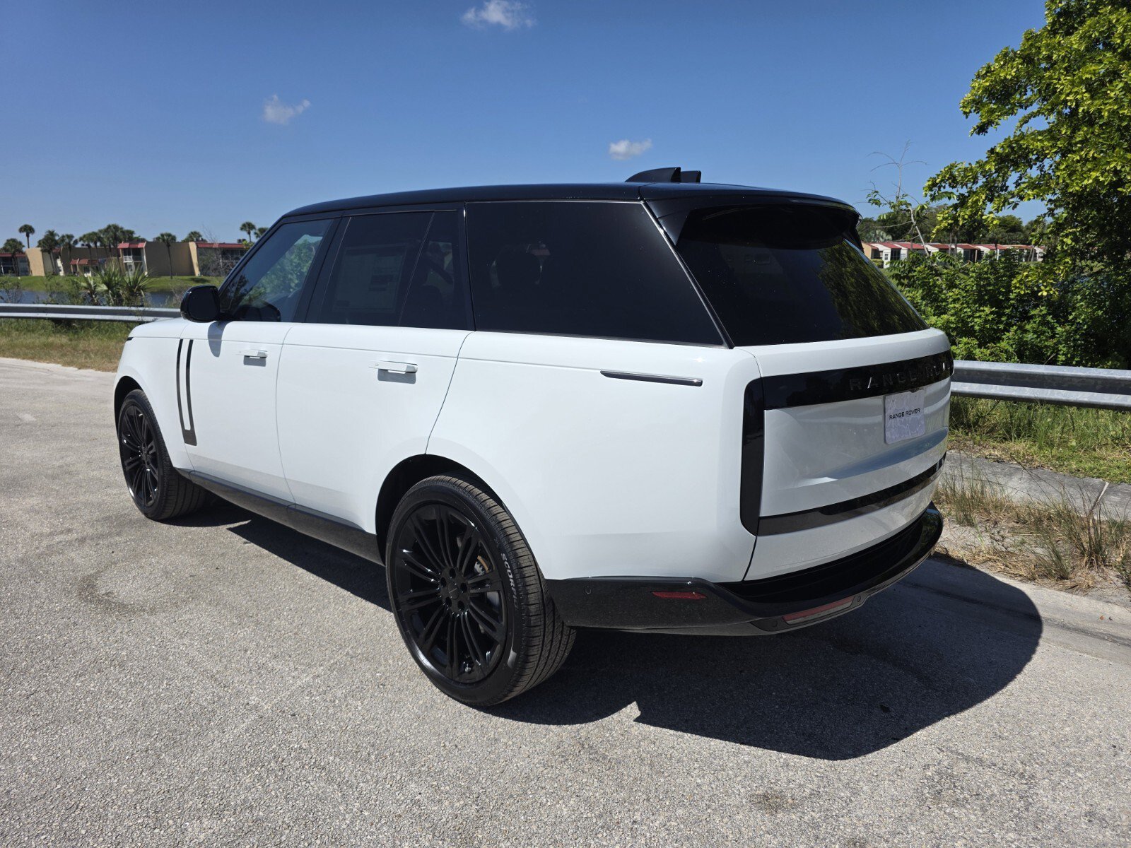 New 2026 Land Rover Range Rover SE AWD/4WD image 2