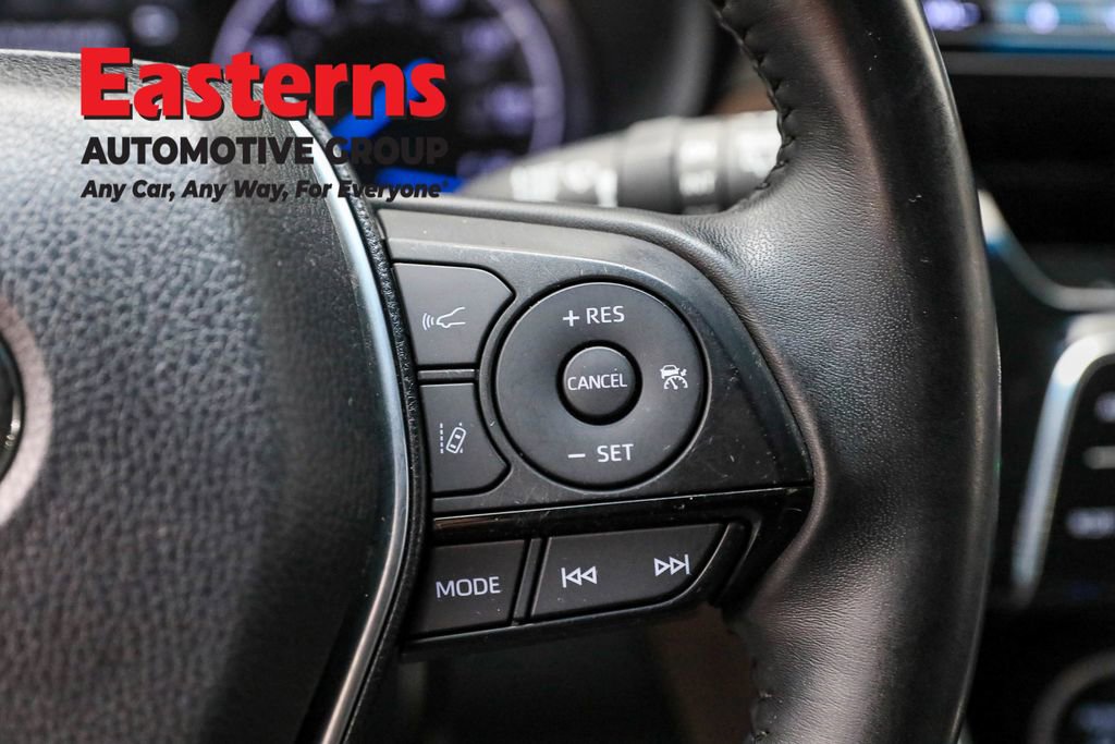 Used 2023 Toyota Venza XLE image 16