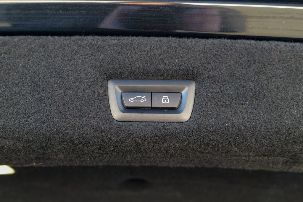 Used 2023 BMW 740i w/ Parking Assistance Package image 72