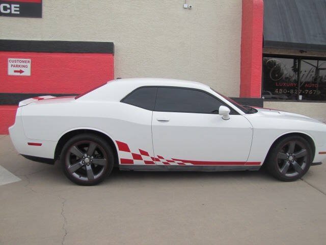 Used 2013 Dodge Challenger SXT RWD image 2