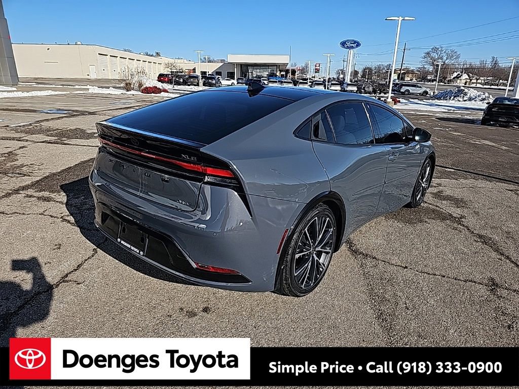 Used 2023 Toyota Prius XLE image 3