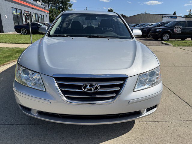 Used 2010 Hyundai Sonata GLS image 2