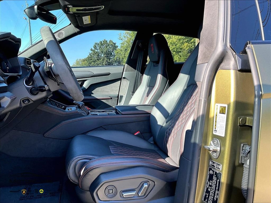 Used 2025 Lamborghini Urus Performante AWD/4WD image 24