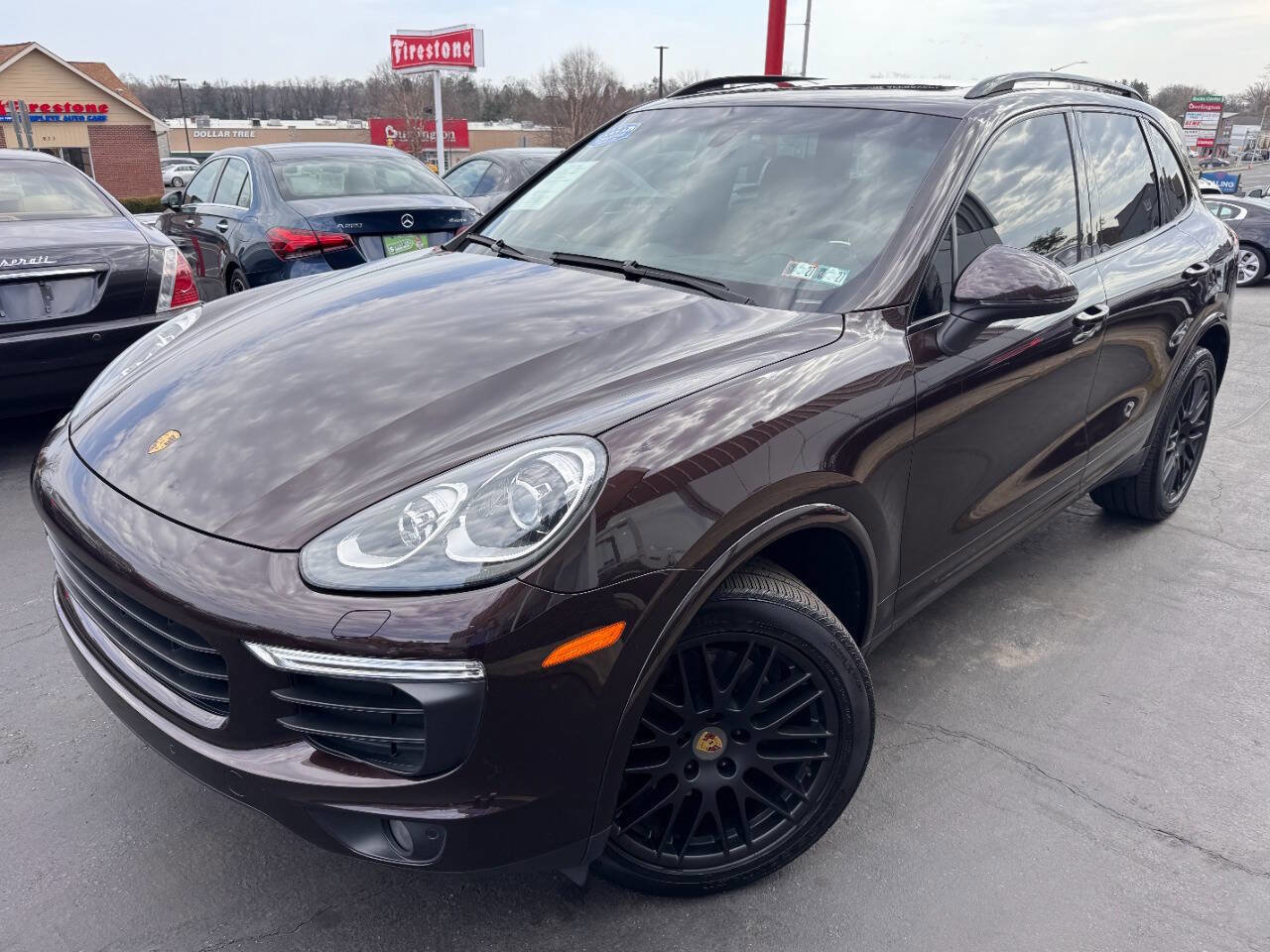 Used 2017 Porsche Cayenne Platinum Edition image 2