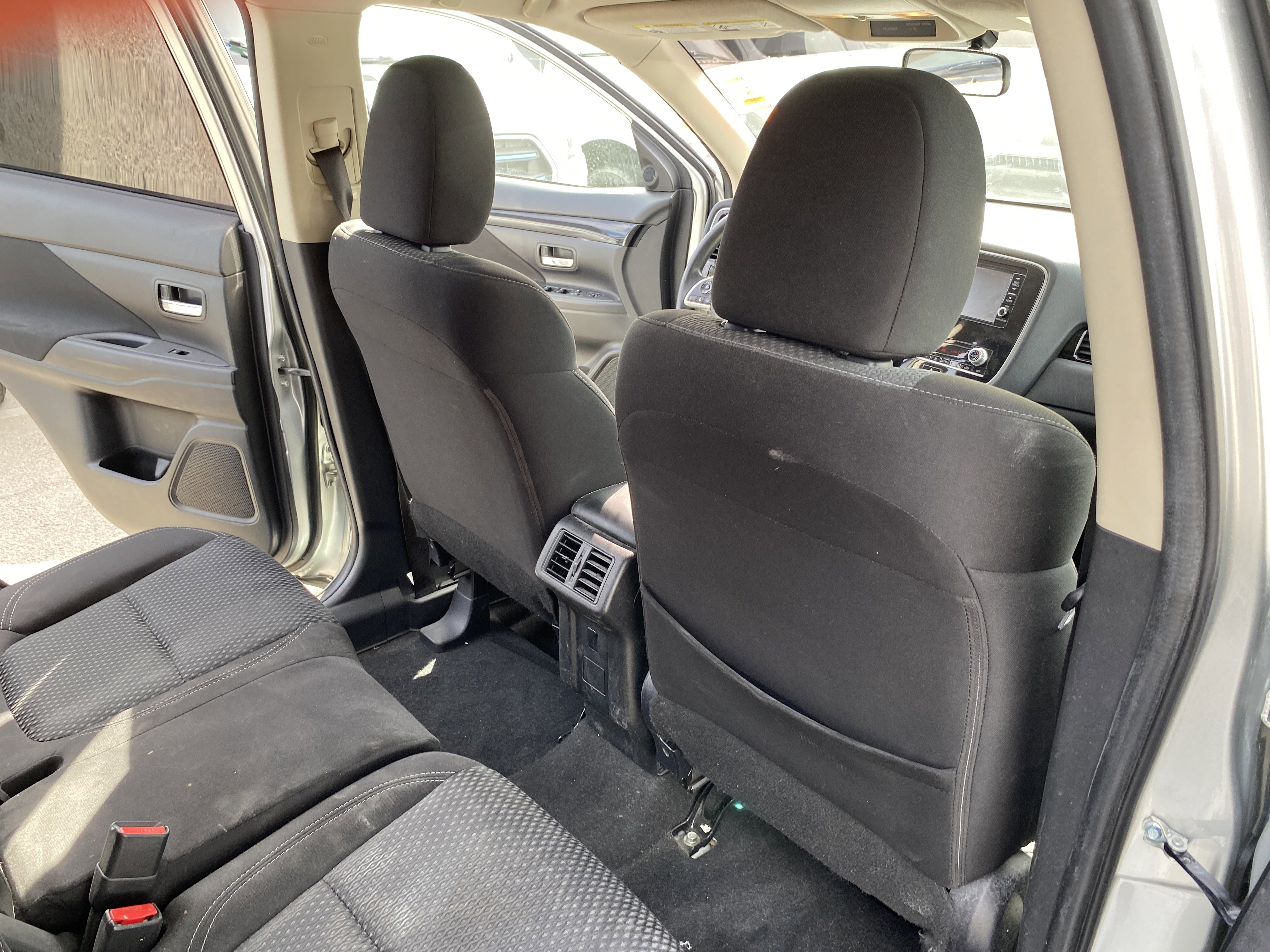 Used 2020 Mitsubishi Outlander ES image 21