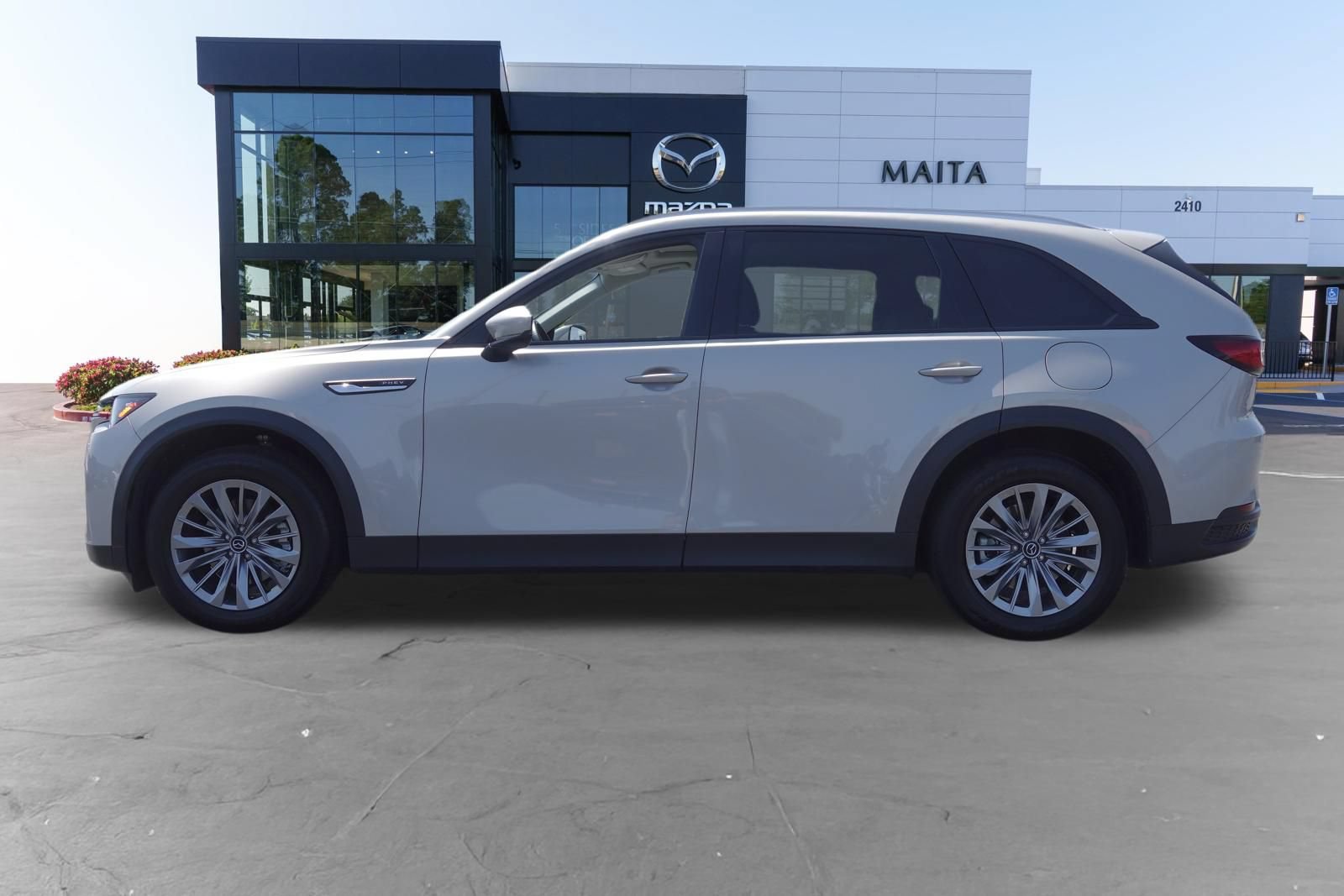 Certified 2024 MAZDA CX-90 Plug-In Hybrid w/ Preferred AWD/4WD image 8