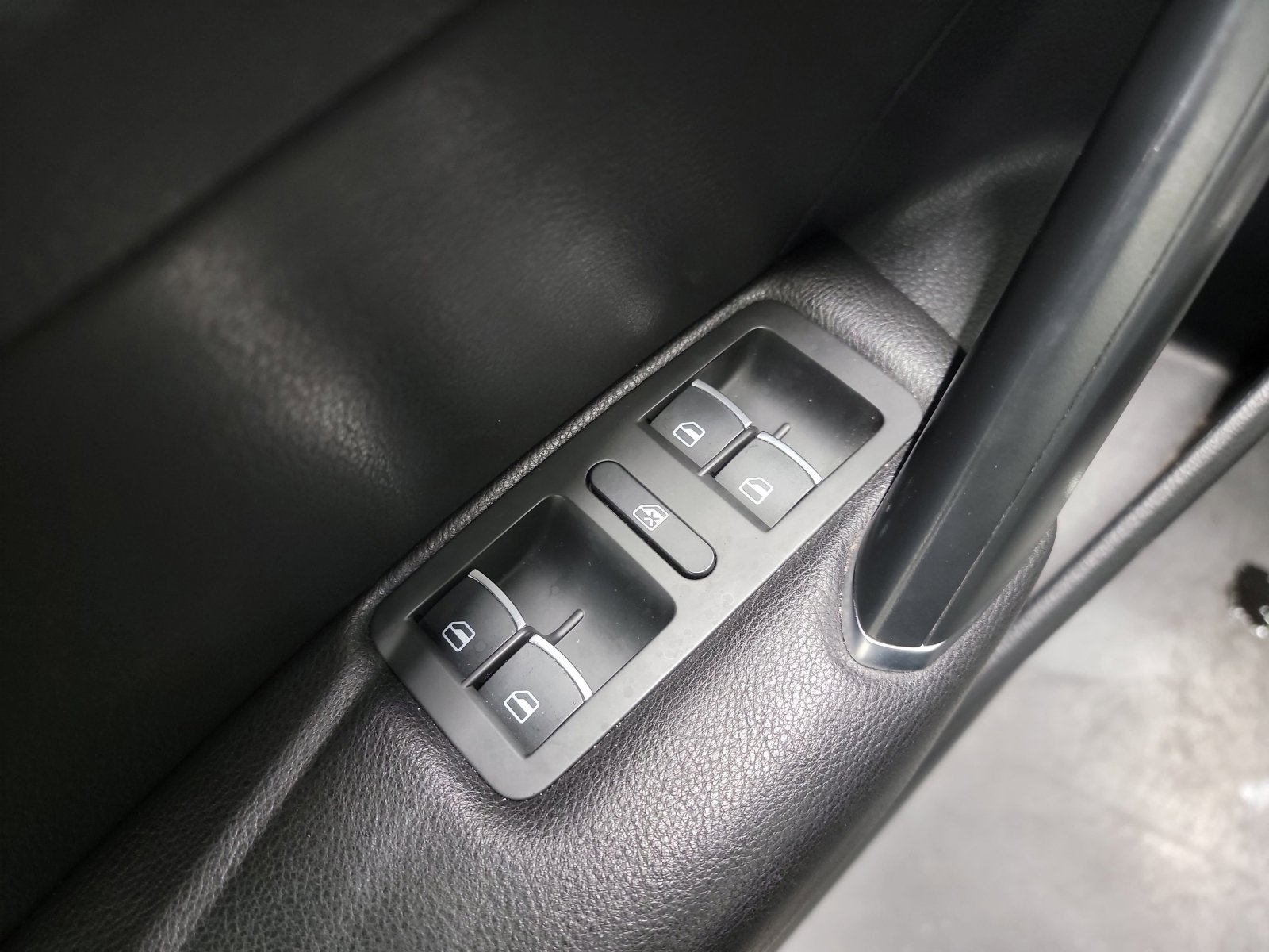 Used 2017 Volkswagen Passat 1.8T R-Line w/ R-Line Lighting Package image 14