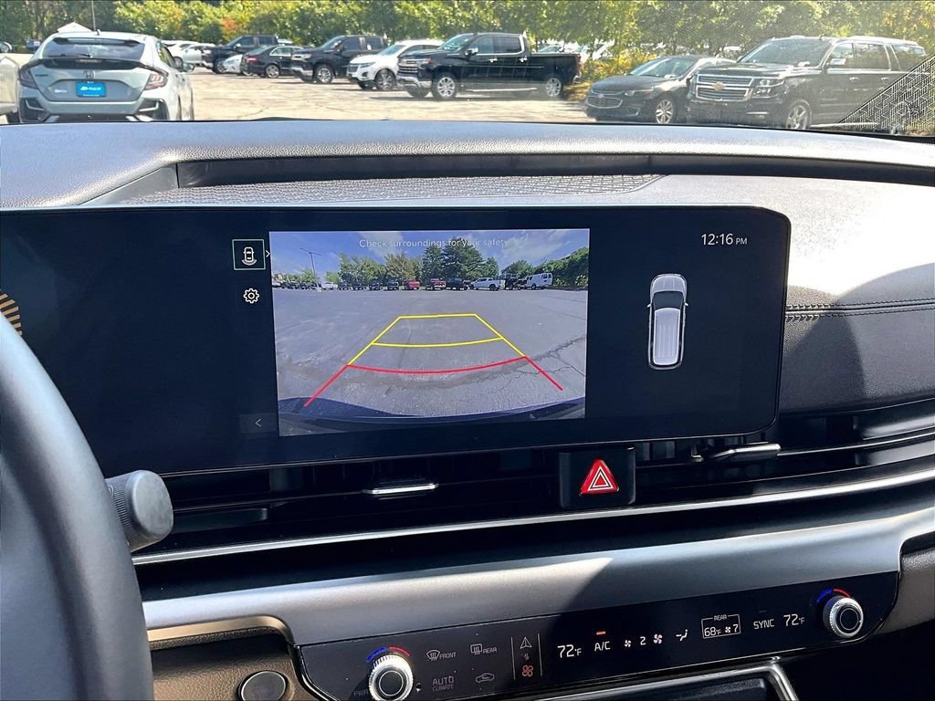Used 2025 Kia Carnival FWD image 19