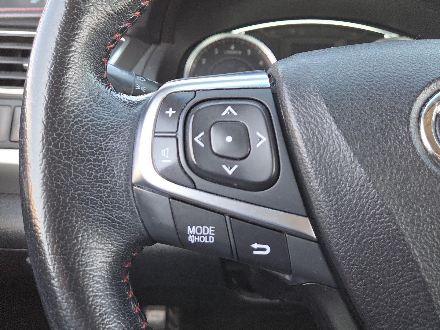 Used 2016 Toyota Camry SE FWD image 5