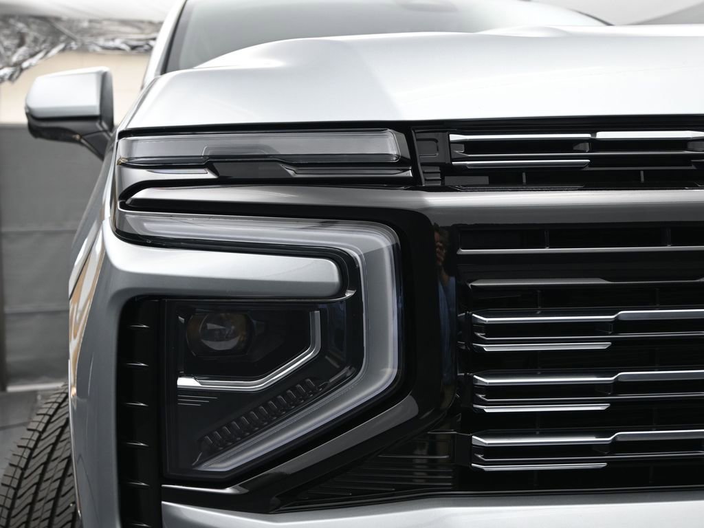 Used 2025 Chevrolet Tahoe High Country AWD/4WD image 12