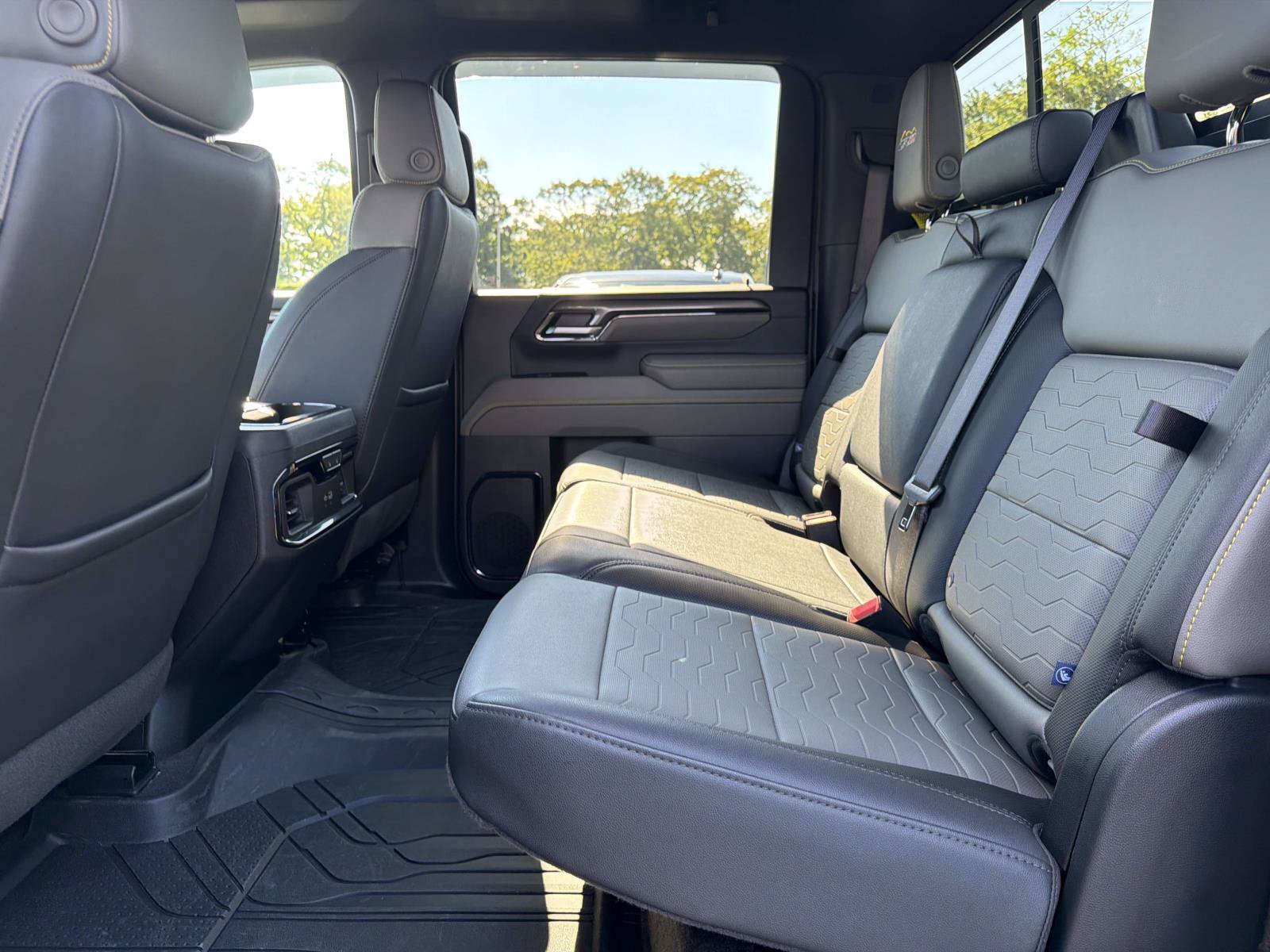 Used 2025 Chevrolet Silverado 2500 ZR2 w/ Technology Package AWD/4WD image 14