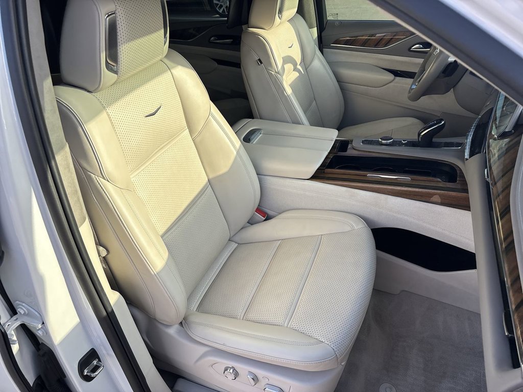 Used 2023 Cadillac Escalade ESV Sport Platinum AWD/4WD image 33