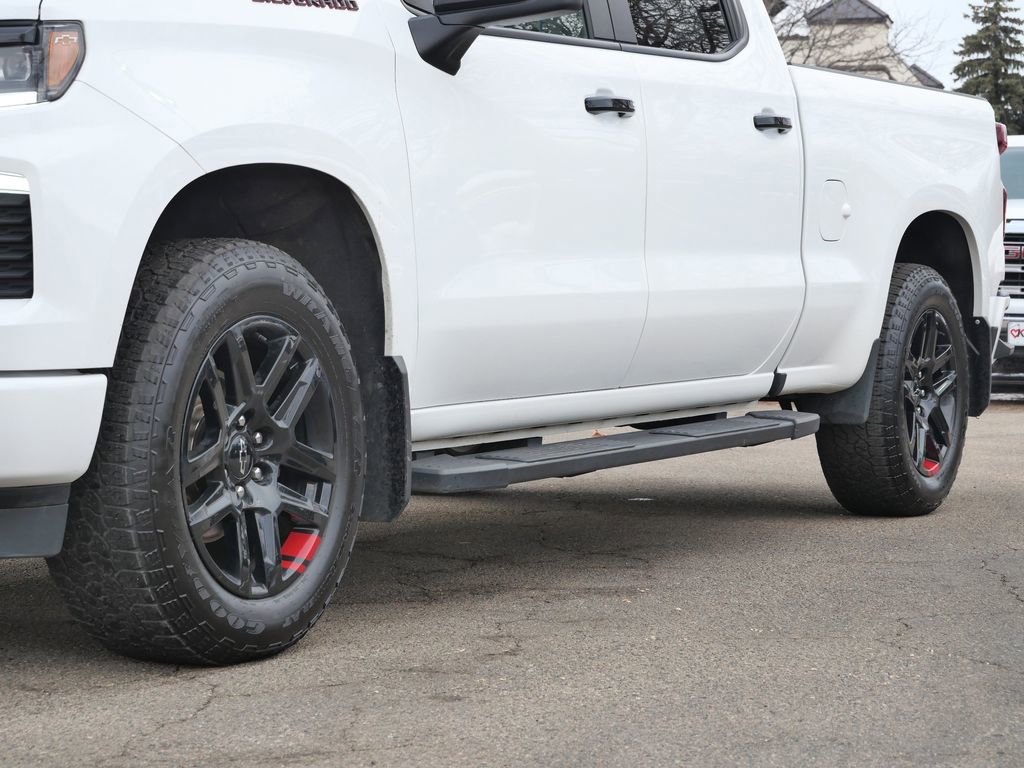 Used 2023 Chevrolet Silverado 1500 RST w/ Redline Edition AWD/4WD image 4