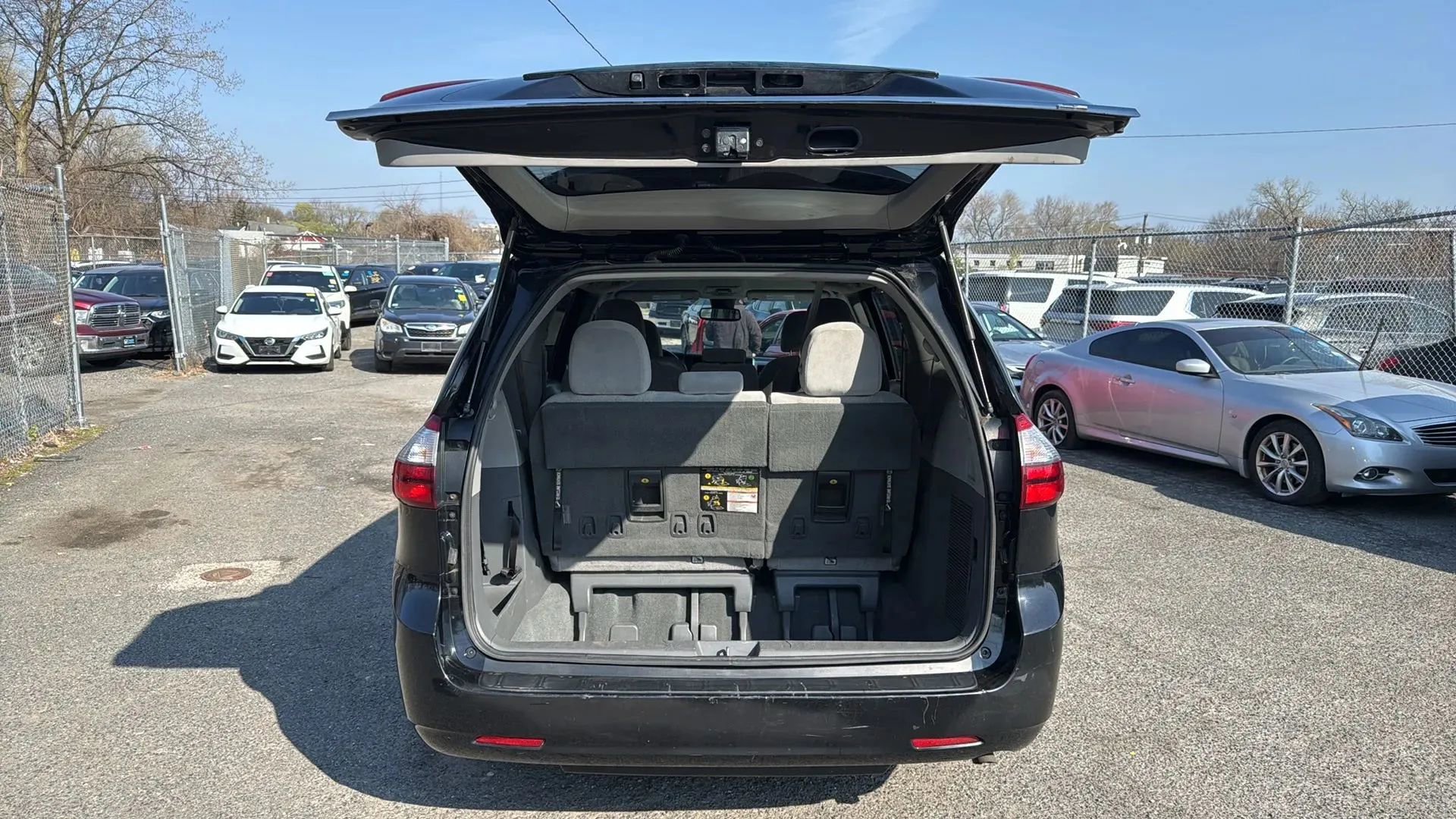 Used 2020 Toyota Sienna LE FWD image 27