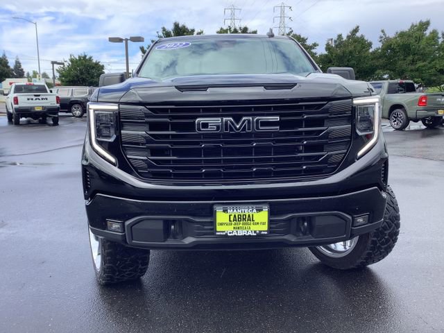 Used 2022 GMC Sierra 1500 Elevation w/ LPO, Elevation Black Package AWD/4WD image 4