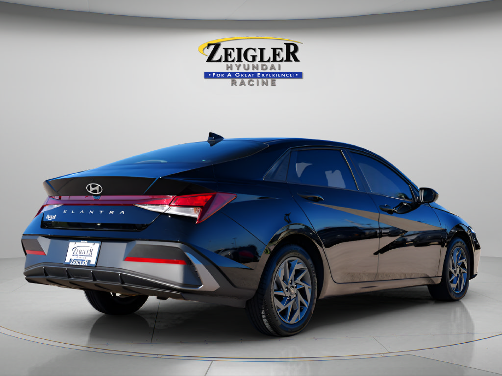 Certified 2024 Hyundai Elantra SEL FWD image 7