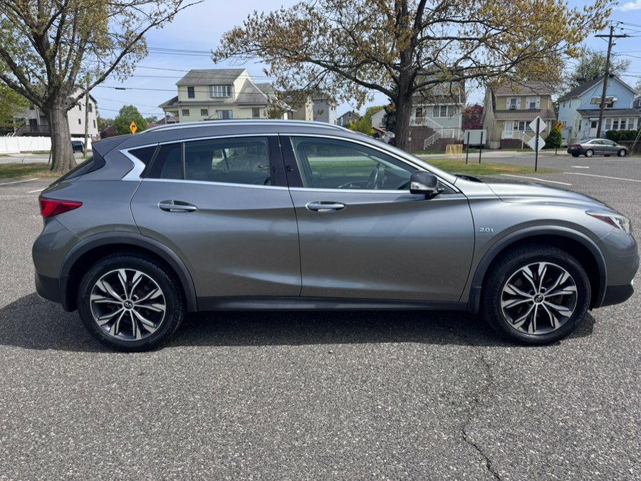 Used 2018 INFINITI QX30 Premium w/ Navigation Package image 8