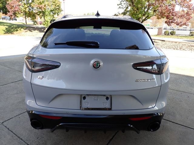 New 2025 Alfa Romeo Stelvio Sprint image 4