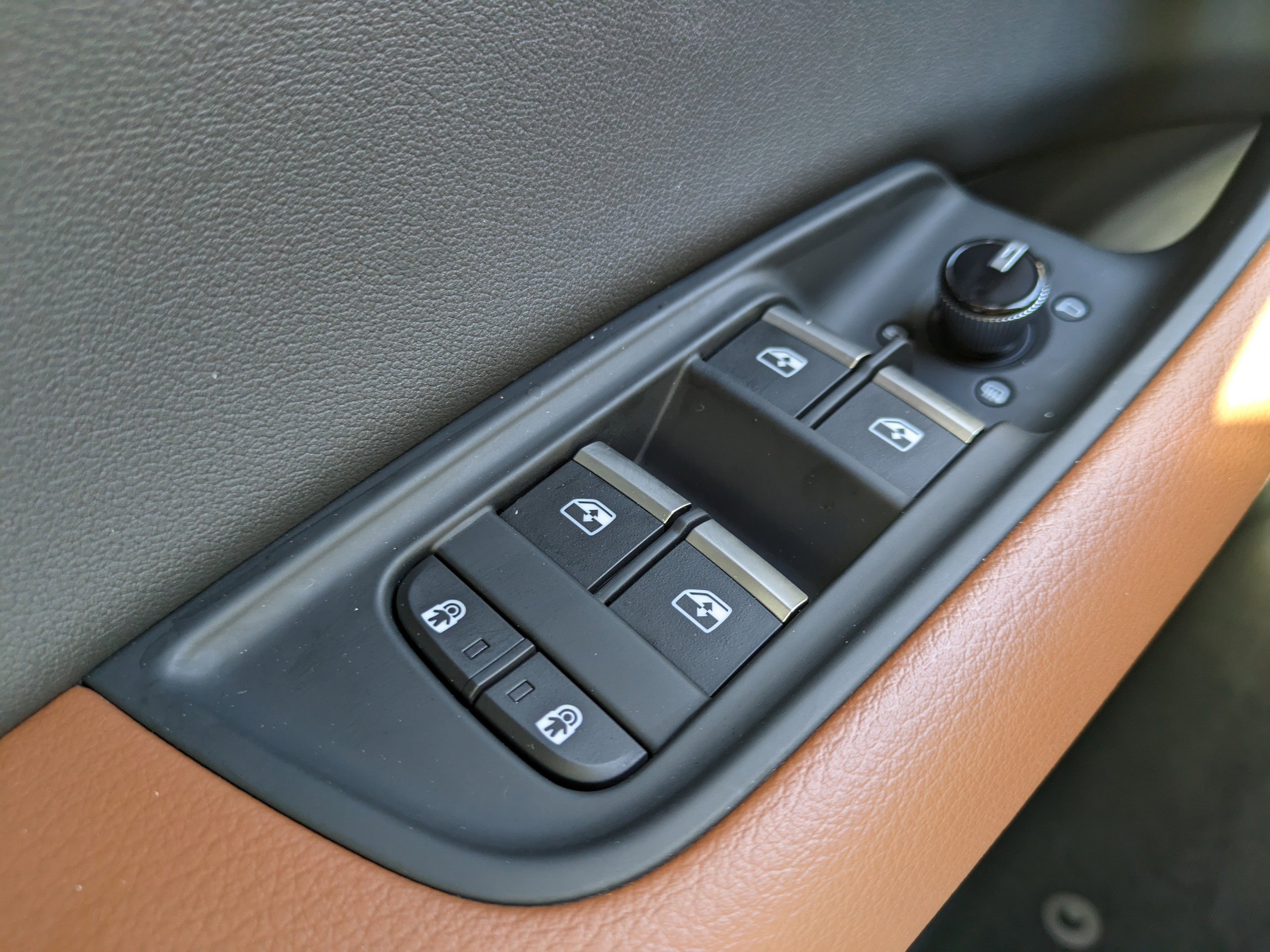 Used 2025 Audi Q8 Premium w/ Convenience Package image 24