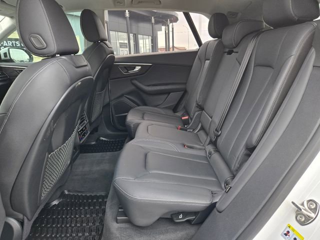 Used 2023 Audi Q8 Prestige AWD/4WD image 5