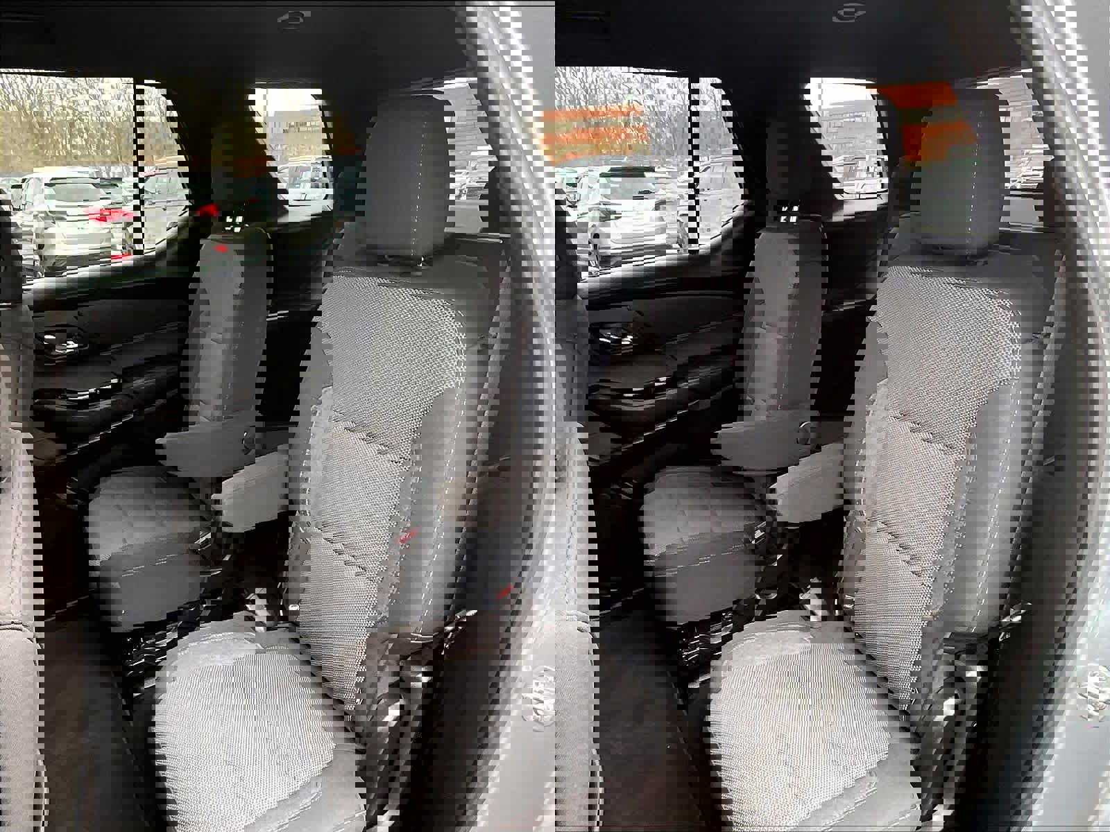 Used 2023 Chevrolet Traverse LT image 14