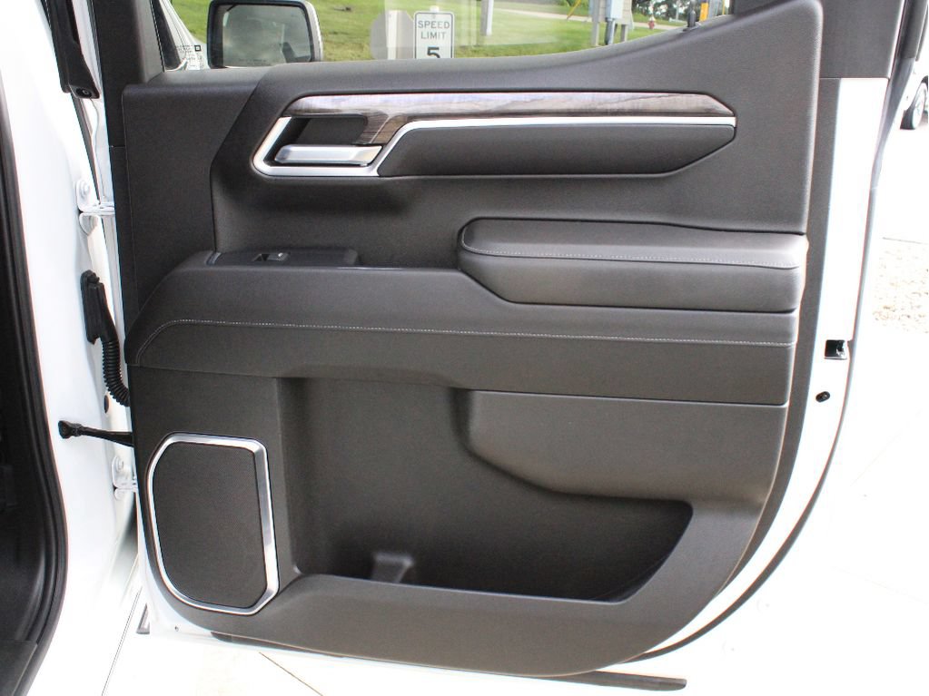 Used 2022 Chevrolet Silverado 1500 LTZ w/ LTZ Premium Package AWD/4WD image 27