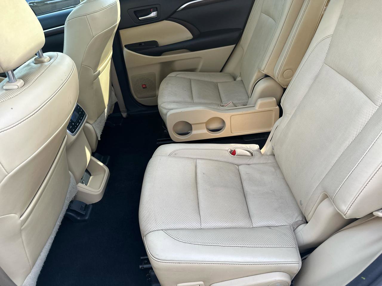 Used 2015 Toyota Highlander Limited Platinum AWD/4WD image 23