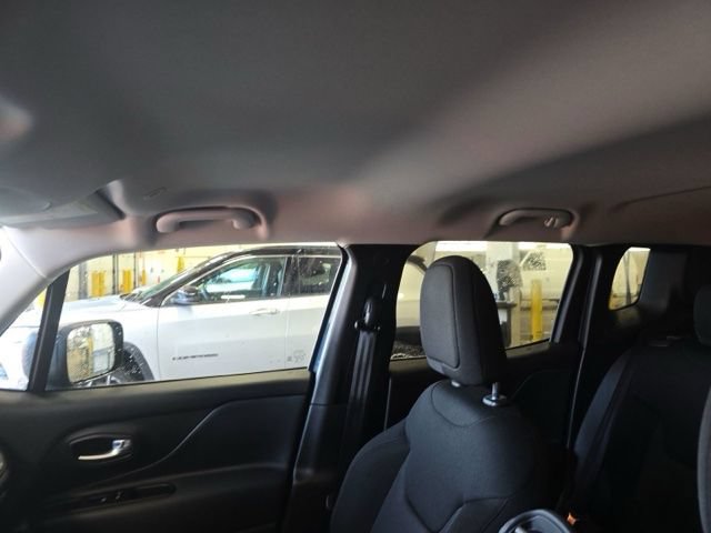 Used 2023 Jeep Renegade Latitude AWD/4WD image 13