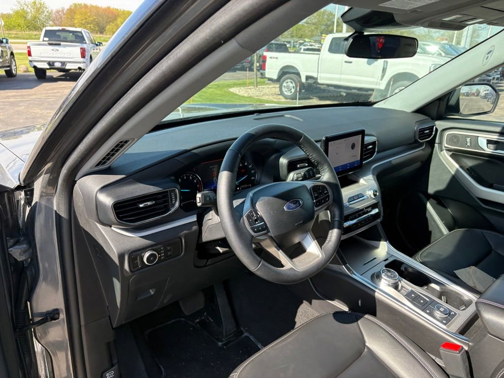 Used 2024 Ford Explorer XLT w/ Equipment Group 202A AWD/4WD image 11