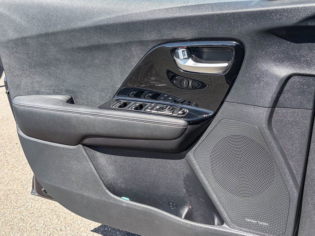 Used 2022 Kia Niro EX image 45