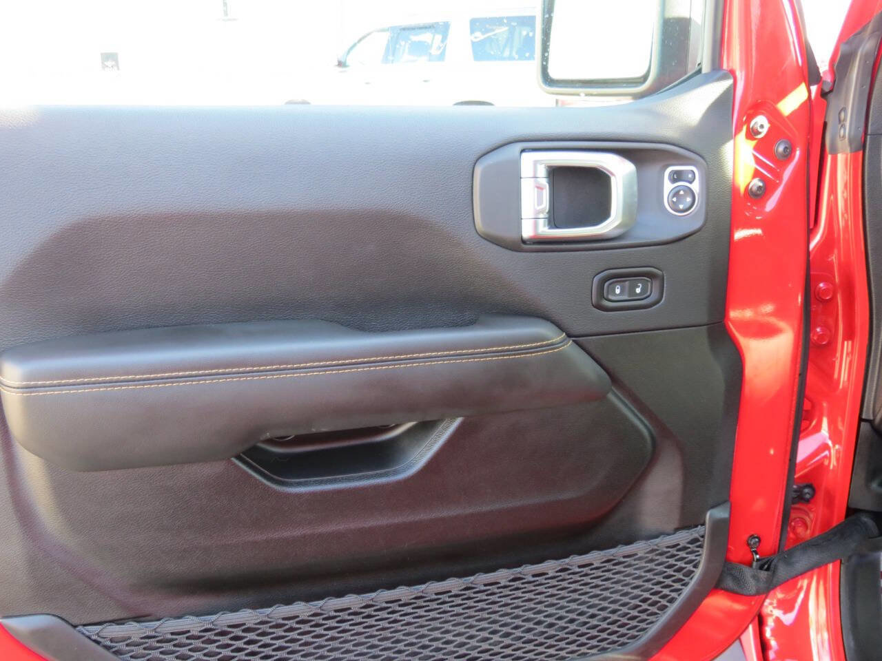 Used 2025 Jeep Wrangler Unlimited Sahara image 6